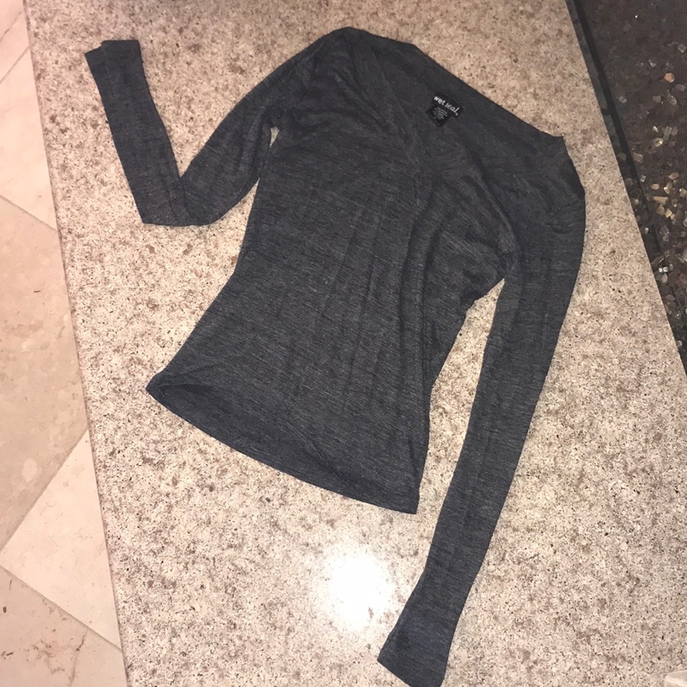 Long sleeved shirt. V NECK